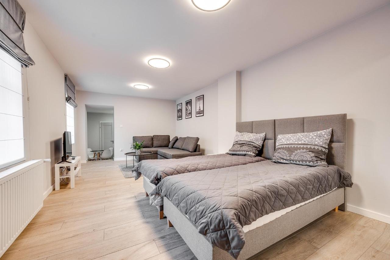 Central Platinum Apartments 19 รืบนิค ภายนอก รูปภาพ